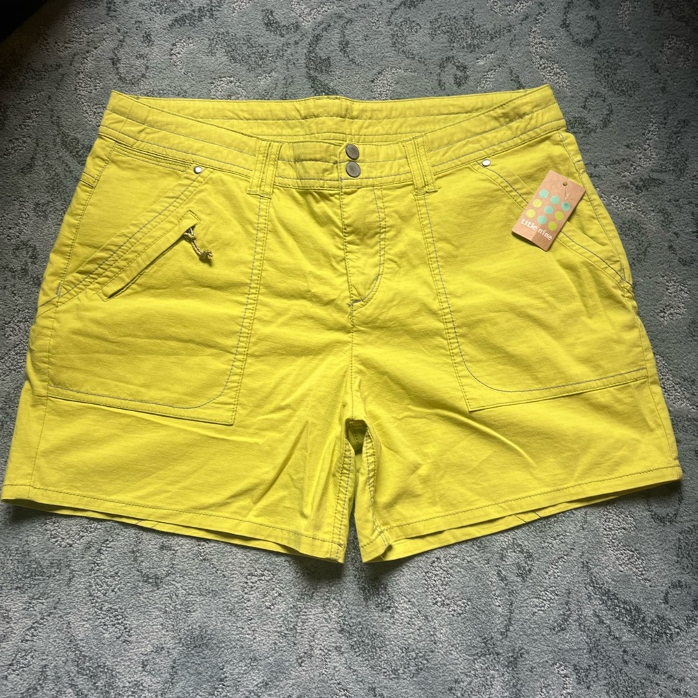 Title Nine bright (yelllowish) green shorts size 12, NWT